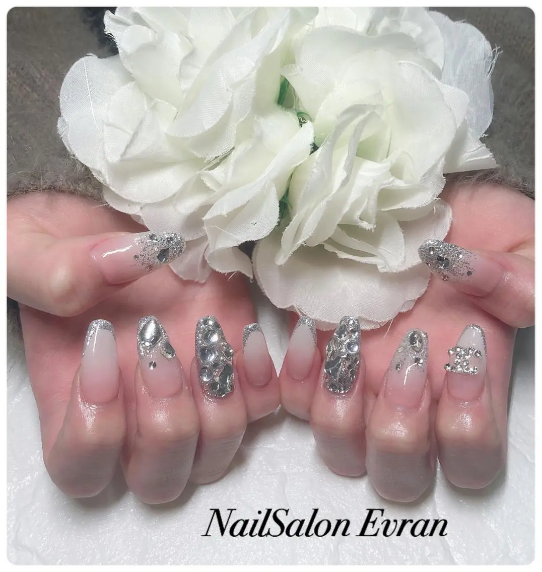 ネイル キラキラネイル Nail salon Evranのネイルデザイン