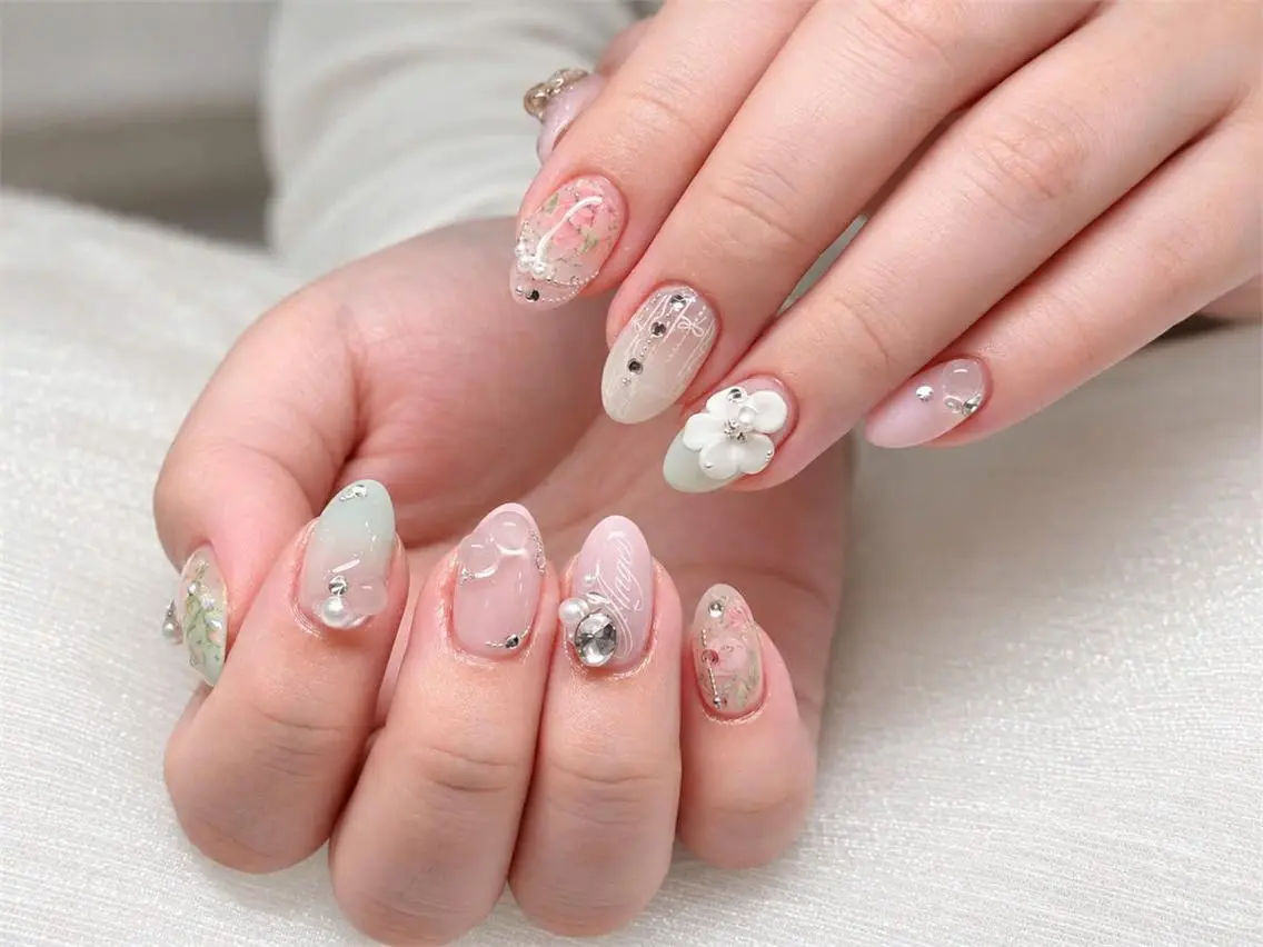 ネイル オーロラネイル ブルー チークネイル 長さ出し フットネイル ハンドネイル NAILS168 池袋西口駅前店のネイルデザイン