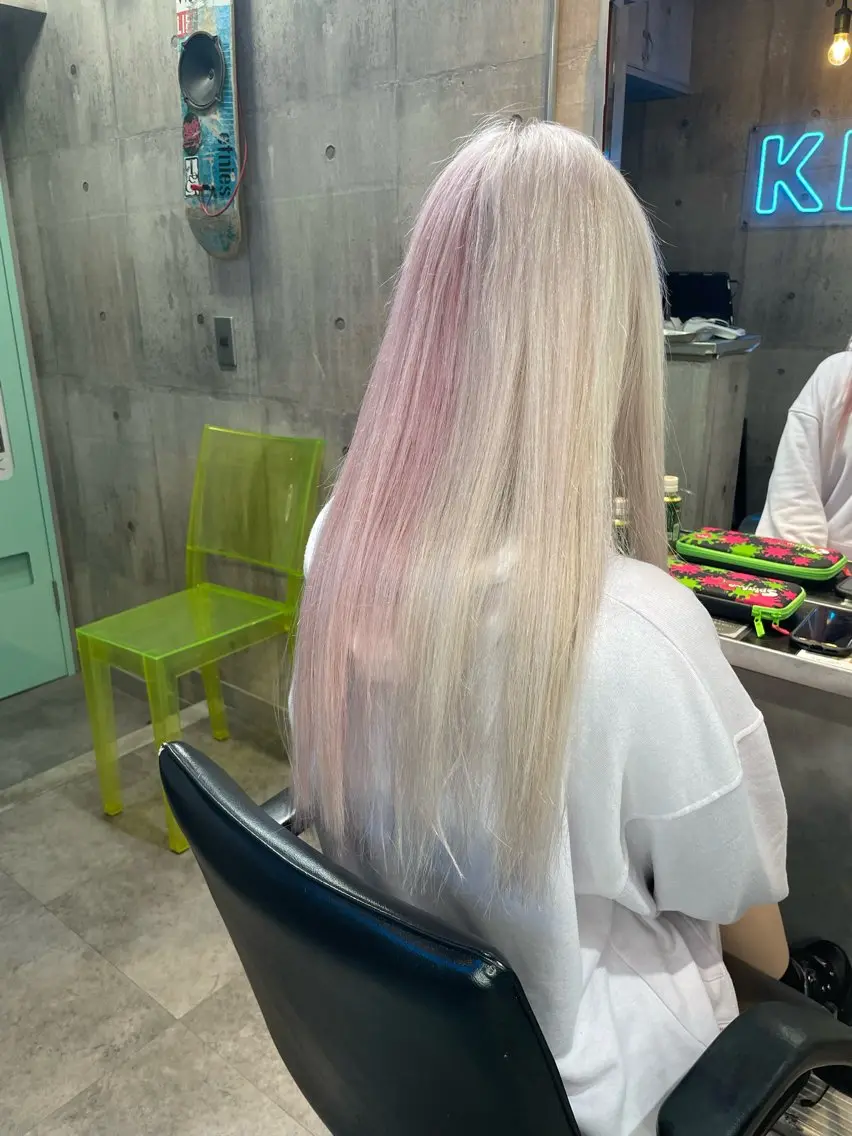 ロング カラー ピンクカラー ツートーンカラー ホワイト&レイヤーカ ットエクステ長畠俊輔のヘアスタイル
