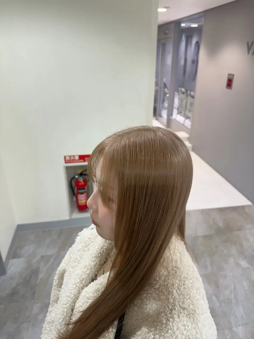 ロング ヘアカラー ハイトーン✖️ 縮毛矯正シュンペイのヘアスタイル