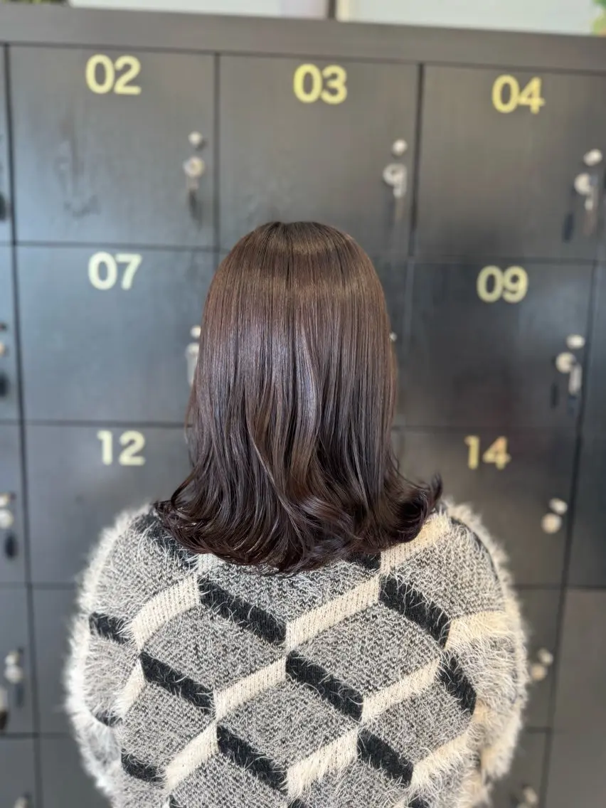 ミディアム チョコレートブラウン 伊藤 柚奈のヘアスタイル