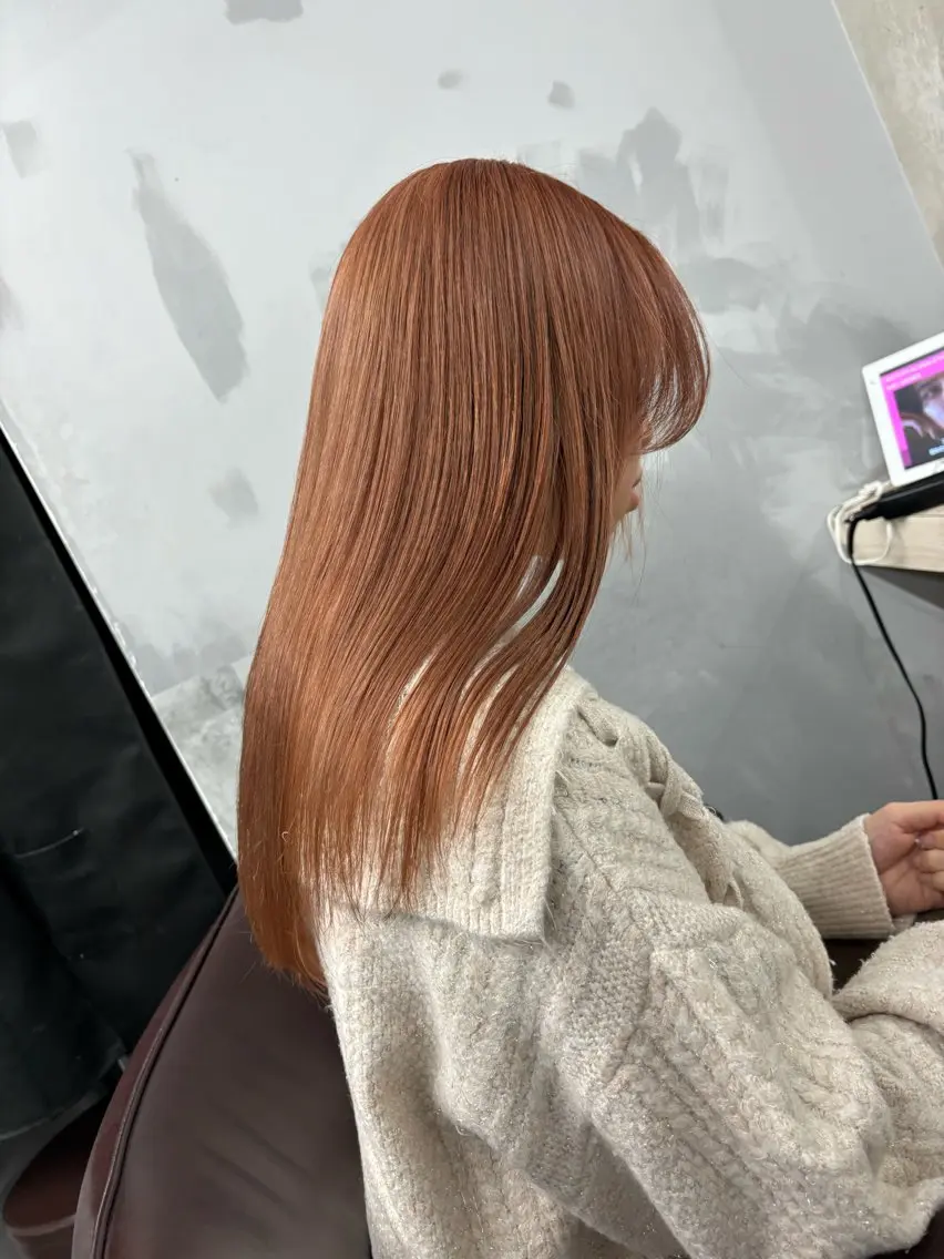 セミロング オレンジブラウン ヘアカラー ブリーチ&似合せボブ 田中寛十のヘアスタイル