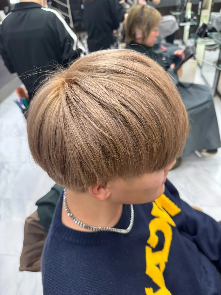 ショート カラー ヘアアレンジ メンズ 切りっぱなしボブ 前下がりボブ メンズブリーチ メンズハイライト メンズハイトーン カット ヘアカラー トリートメント 目黒 碧人のヘアスタイル