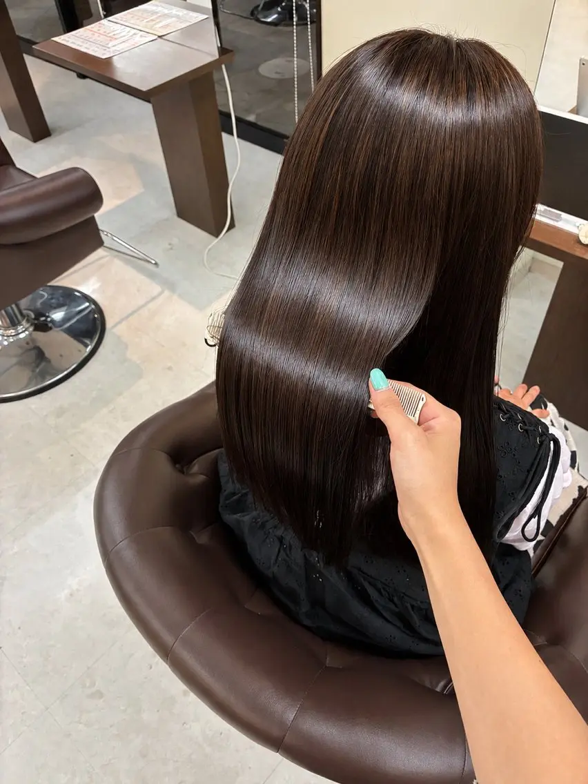 ロング チョコレートブラウン 平松 愛菜のヘアスタイル