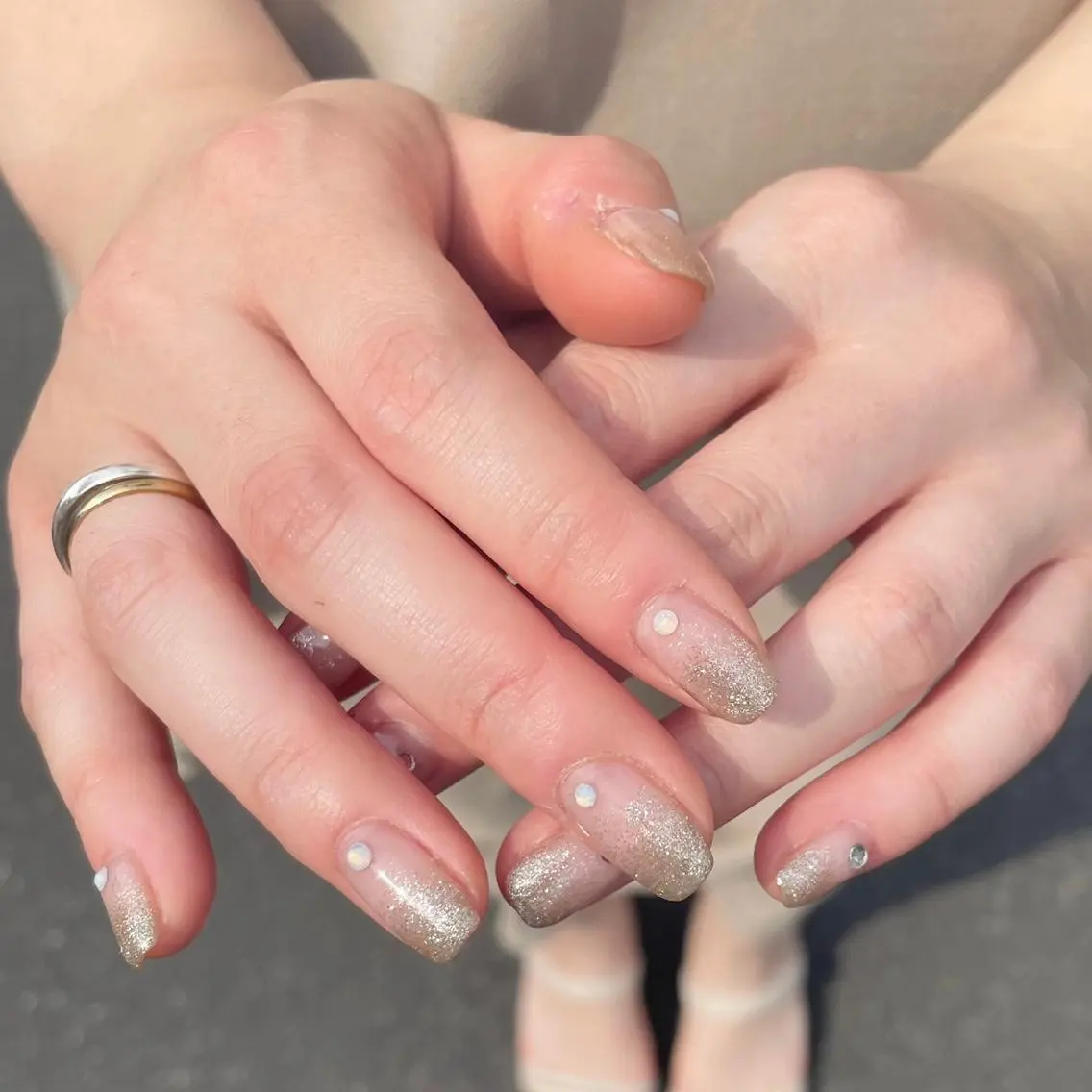 ショート カラー パーマ ヘアアレンジ メンズ キッズ ネイル マツエク・マツパ アイブロウ グラデーションカラー グラデーション ラメ(グリッター) ラメグラデーション mona/ ストレートスタイル✨のヘアスタイル