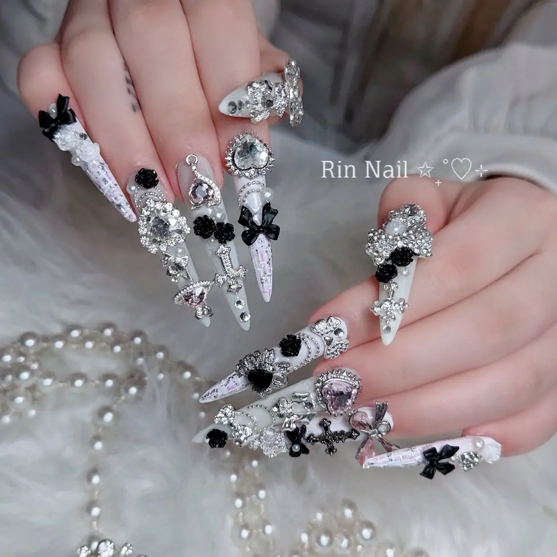 ネイル オーロラネイル チークネイル 桜ネイル クリアネイル ドット ハンドネイル Rin Nail 新大久保店のネイルデザイン