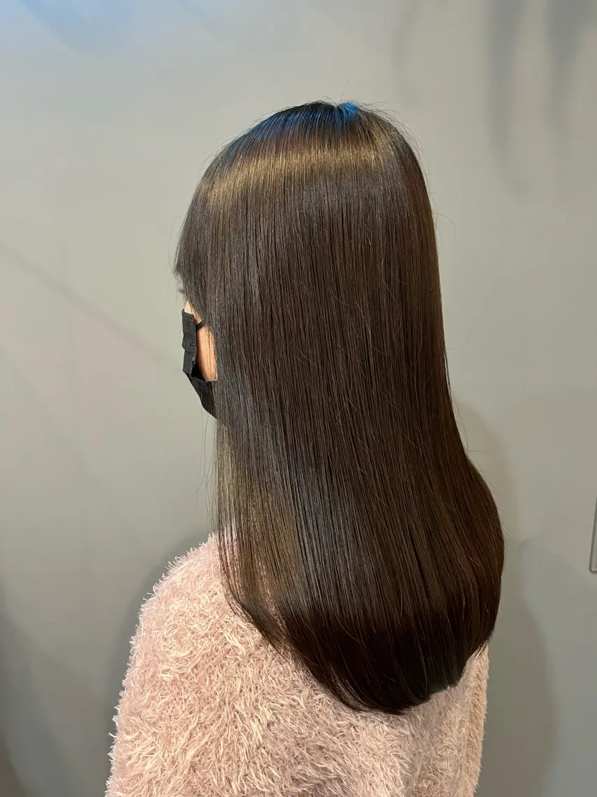 セミロング カラー グレイカラー🩶 藤田彩花のヘアスタイル