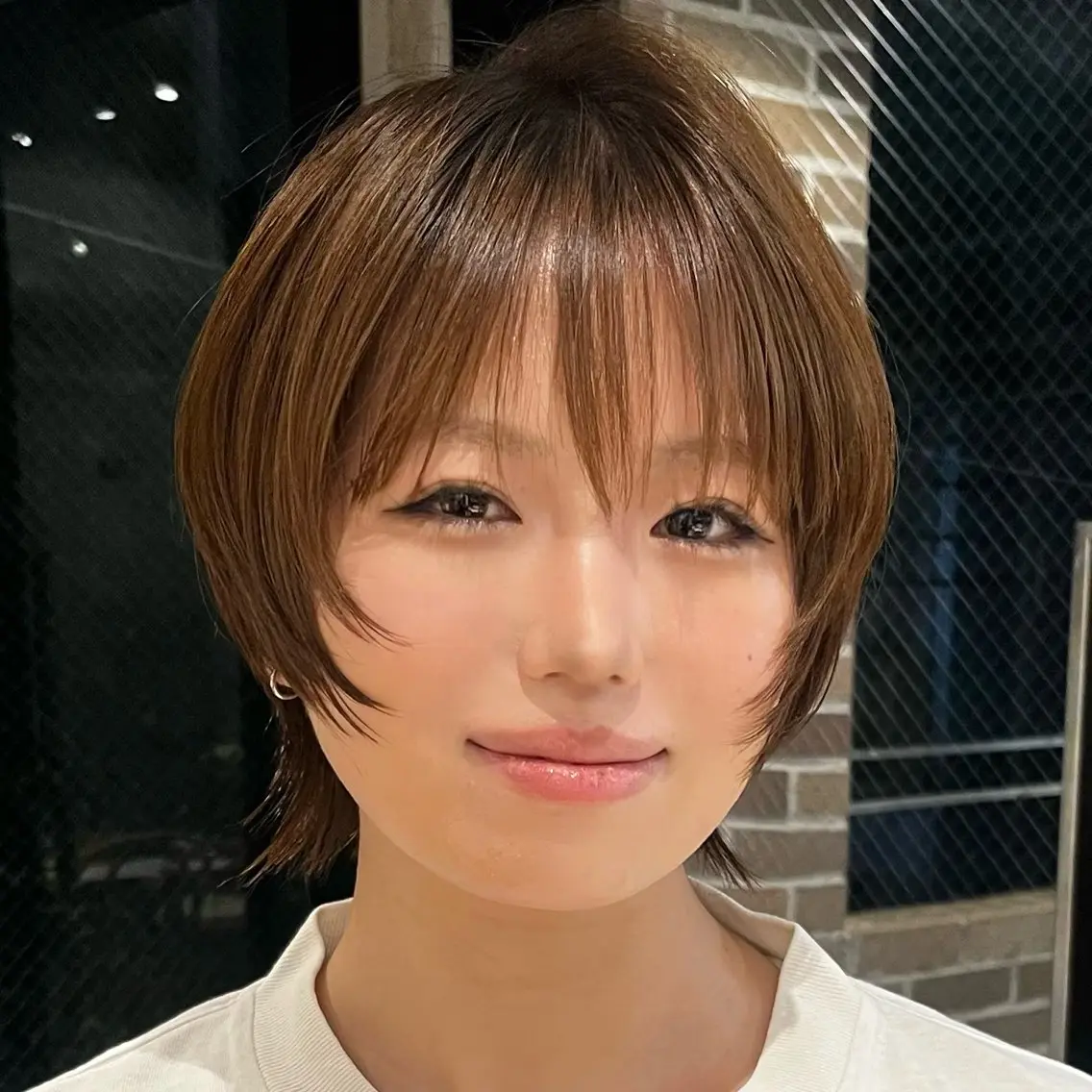 ショート カット ウルフ/レイヤー/ ブリーチカラーのヘアスタイル