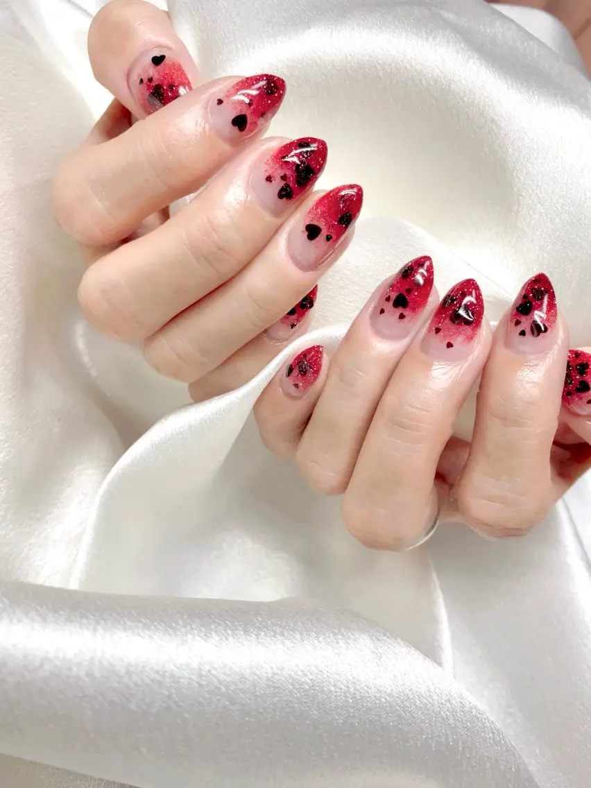 ネイル フラッシュネイル ハート キラキラネイル 赤色 バレンタイン ハンドネイル Nail salon BeBeのネイルデザイン