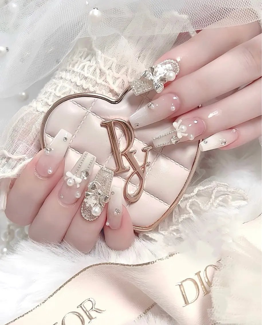 ロング 外国人風カラー 韓国風ヘア ハンドネイル E🌷nail 長さだし専門店のネイルデザイン