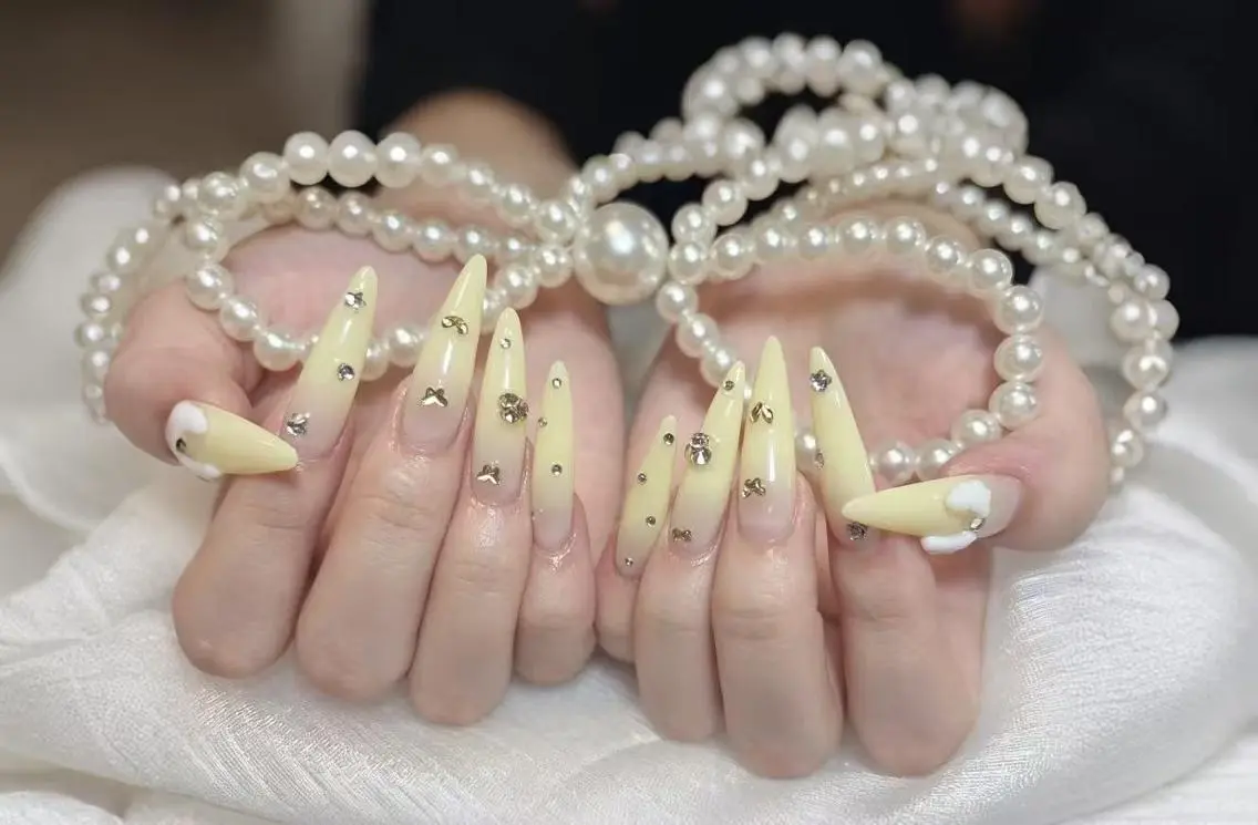 ネイル フレンチネイル ジェルネイル ガラスフレンチ 韓国ネイル マグネットネイル ハンドネイル ハンドケア ネイル&アイサロン 🩷Lunaのネイルデザイン