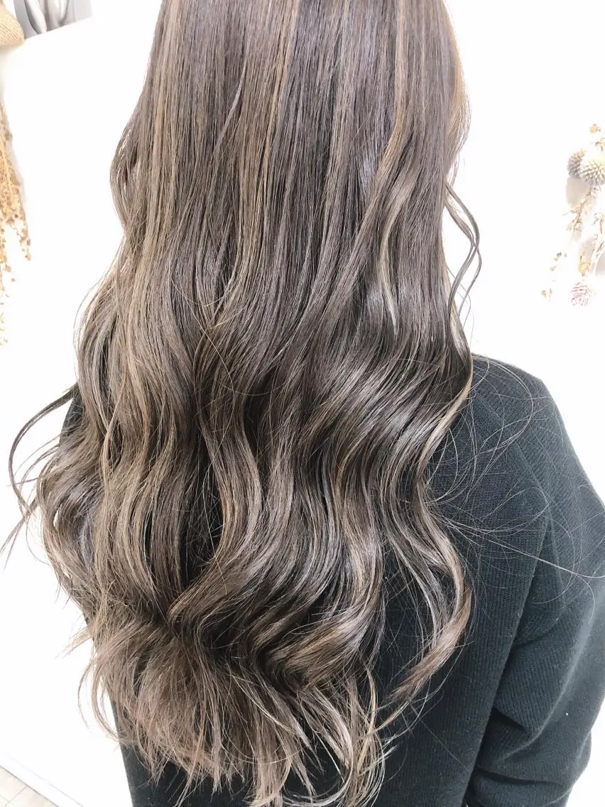 イルミナカラー+似合わせカット+艶トリートメントの写真