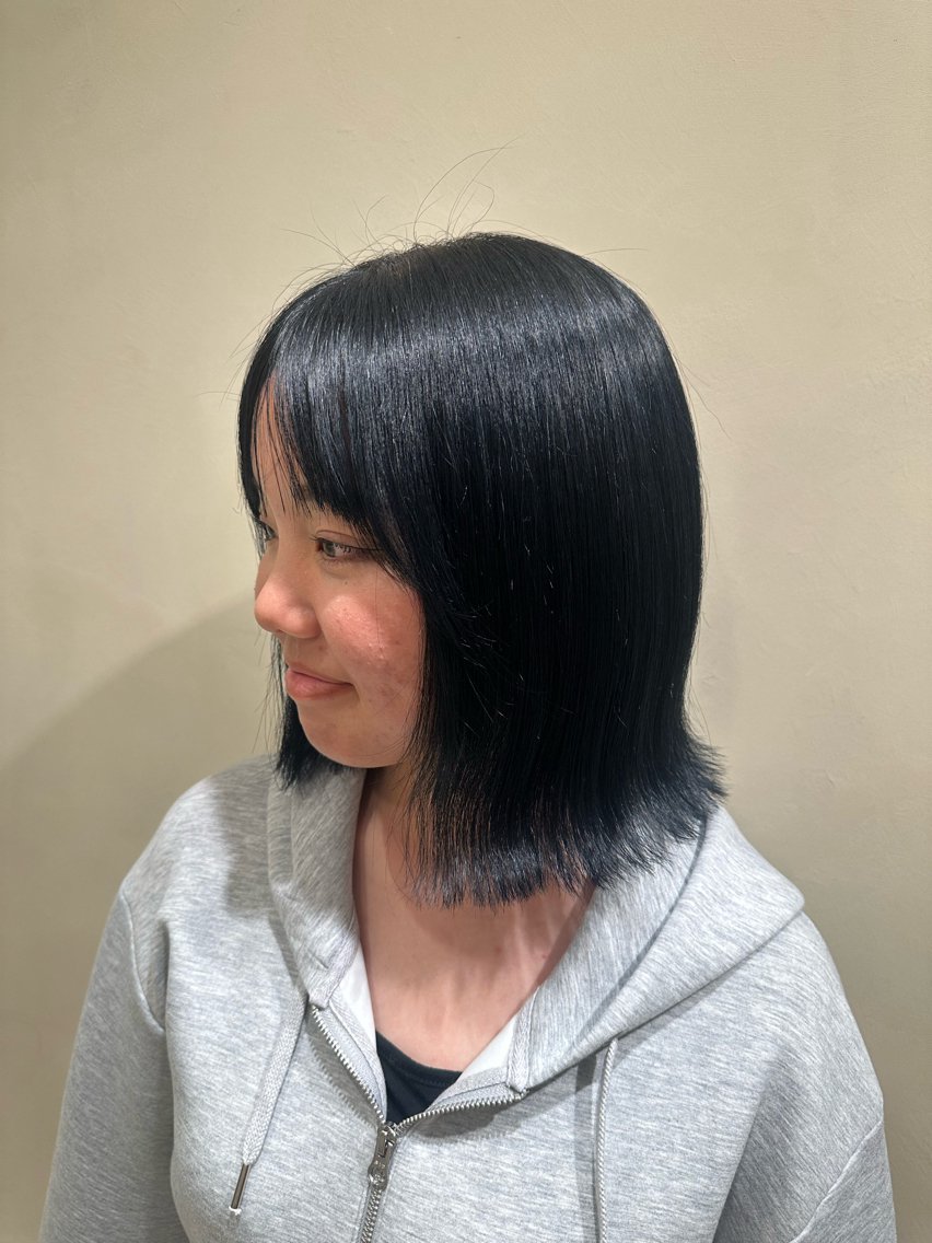 ミディアム カラー 黒髪 ブルーカラー ブルーブラック ヘアカラー ながい まさきのヘアスタイル