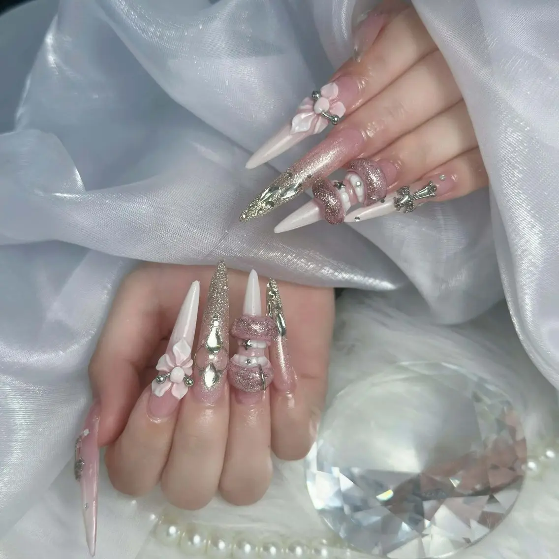 ネイル アートネイル 長さ出し ジェルネイル ガーリー キラキラネイル ハンドネイル ハンドケア Nova Nailのネイルデザイン