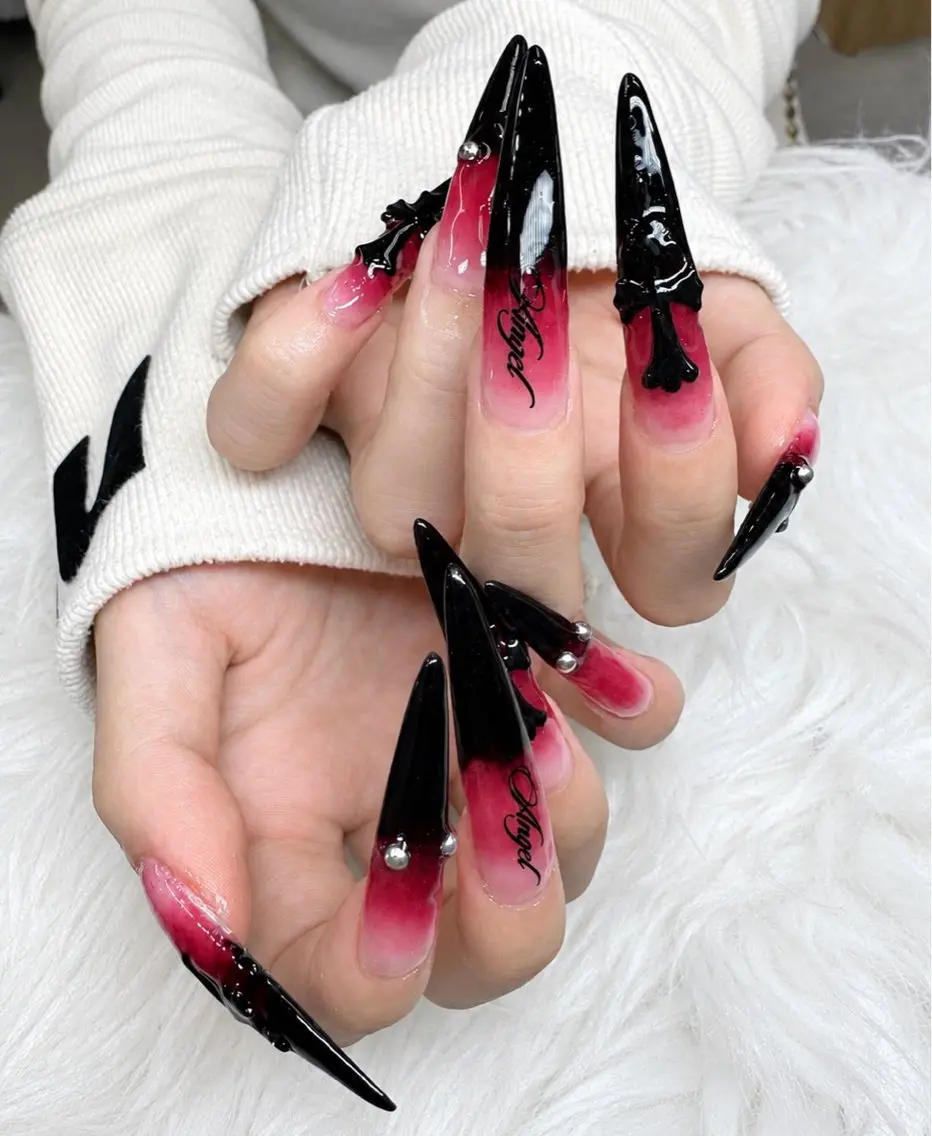 ネイル MIKA RUBY NAIL SLONのネイルデザイン