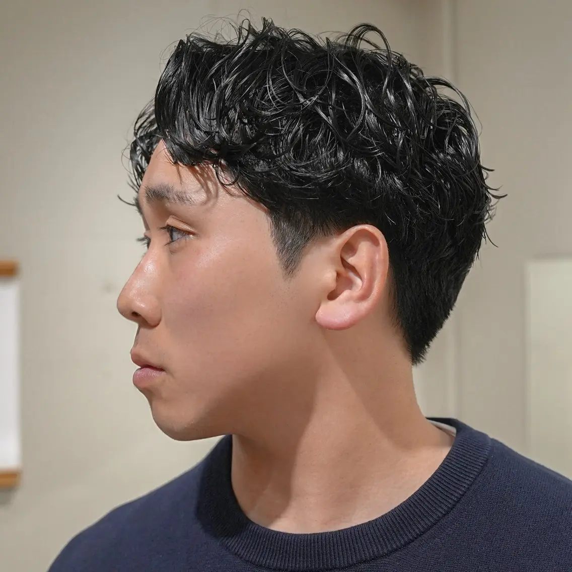 パーマ メンズ センターパート フェザーパーマ メンズパーマ メンズショート 刈り上げ カット パーマ メンズカット|パーマ 💇🏻武藤龍之介のヘアスタイル