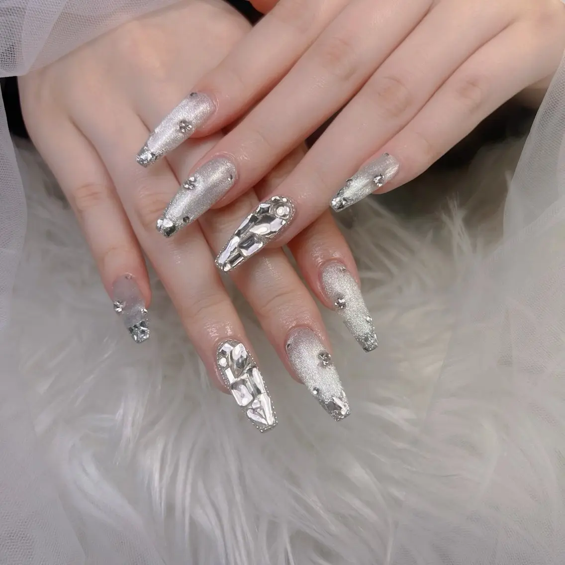 ネイル アートネイル オーロラネイル チークネイル 長さ出し フットネイル Miya _nailのネイルデザイン