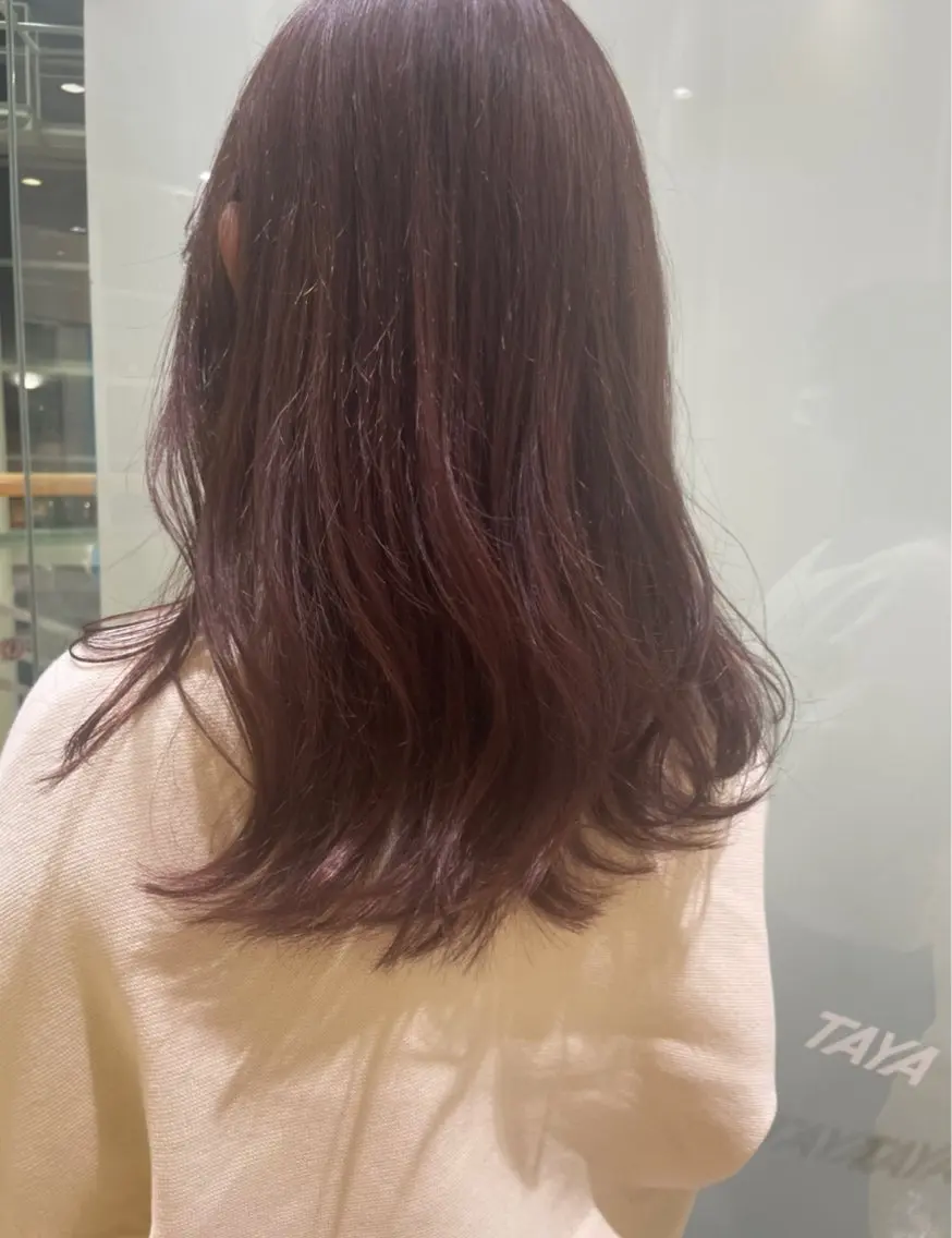カラー 井上 彩加のヘアスタイル