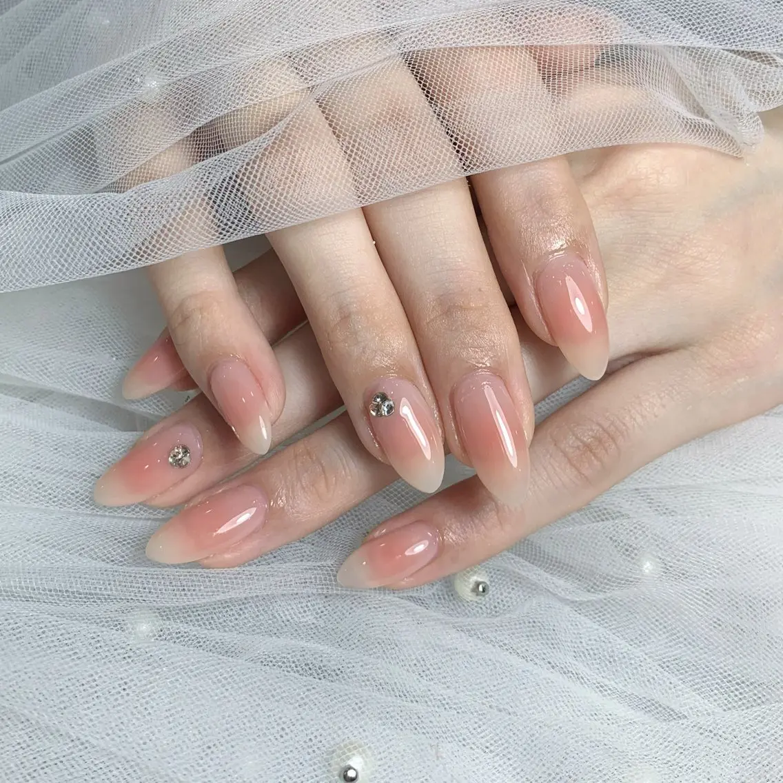 ネイル チークネイル キラキラネイル シンプルネイル 春ネイル ワンホンネイル Quynh Sora Nailのネイルデザイン