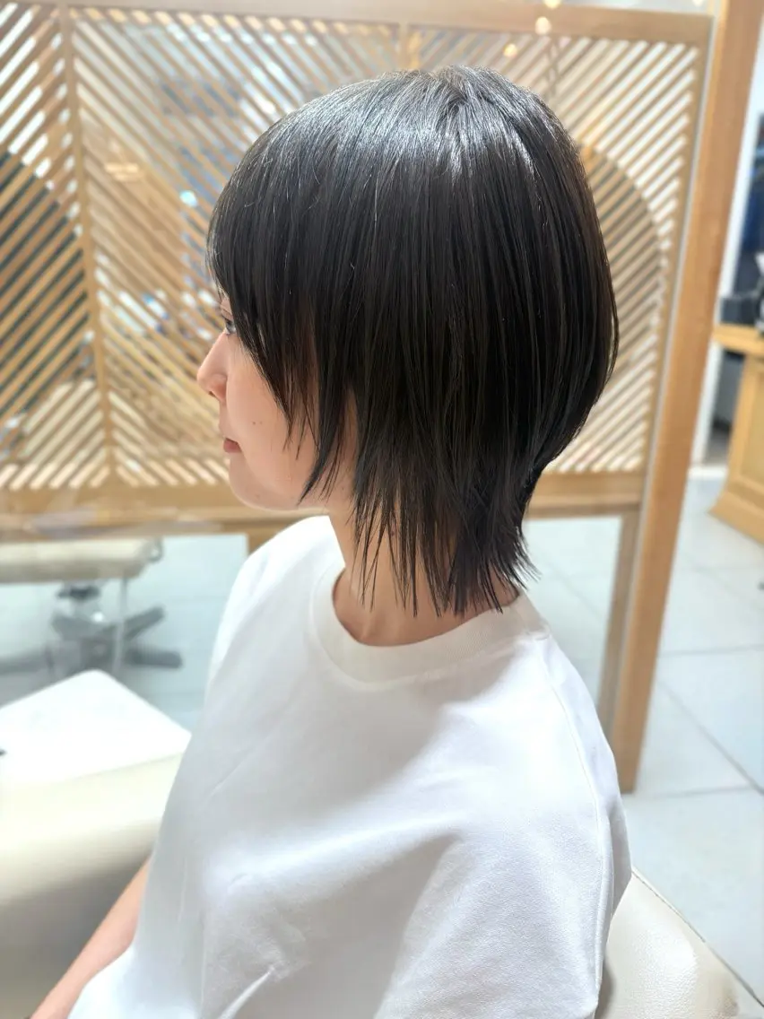 ショート カラー 顔周りカット レイヤーカット ウルフカット カット ヘアカラー トリートメント 安永 涼のヘアスタイル