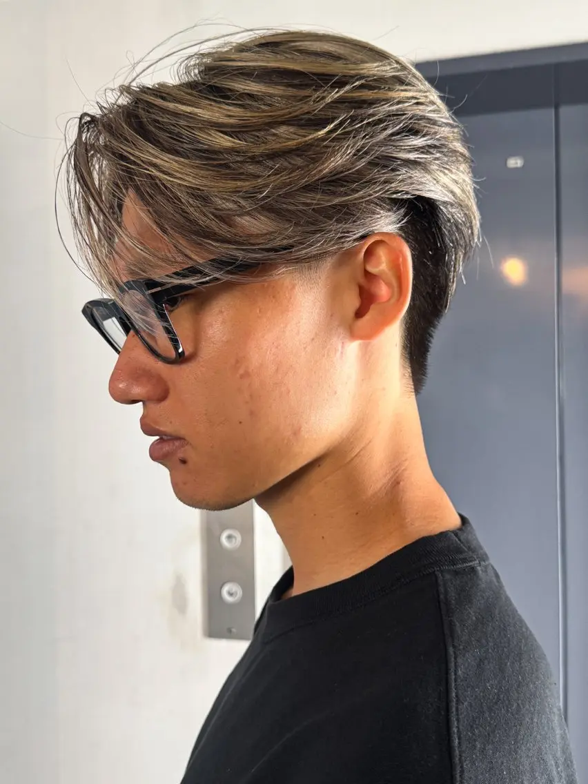 ショート カラー メンズ メンズバレイヤージュ センターパート バレイヤージュ レイヤーカット カット ヘアカラー アンニュイレイヤー/ 火ノ見🪡のヘアスタイル