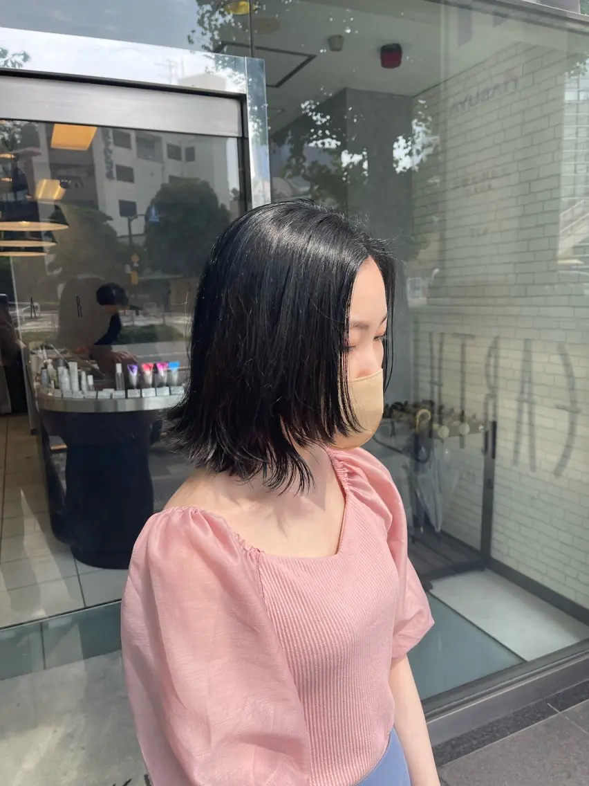 ショート カラー 黒髪 ブルーカラー ブルーブラック 顔周りカット レイヤーカット アートディレクター 尾内 友美のヘアスタイル