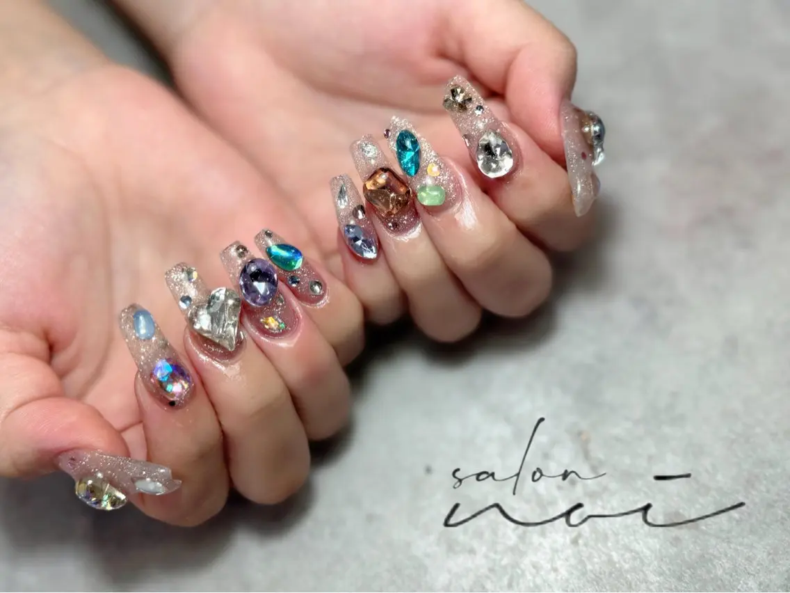 ネイル ストーンネイル ハンドネイル salon noiのネイルデザイン