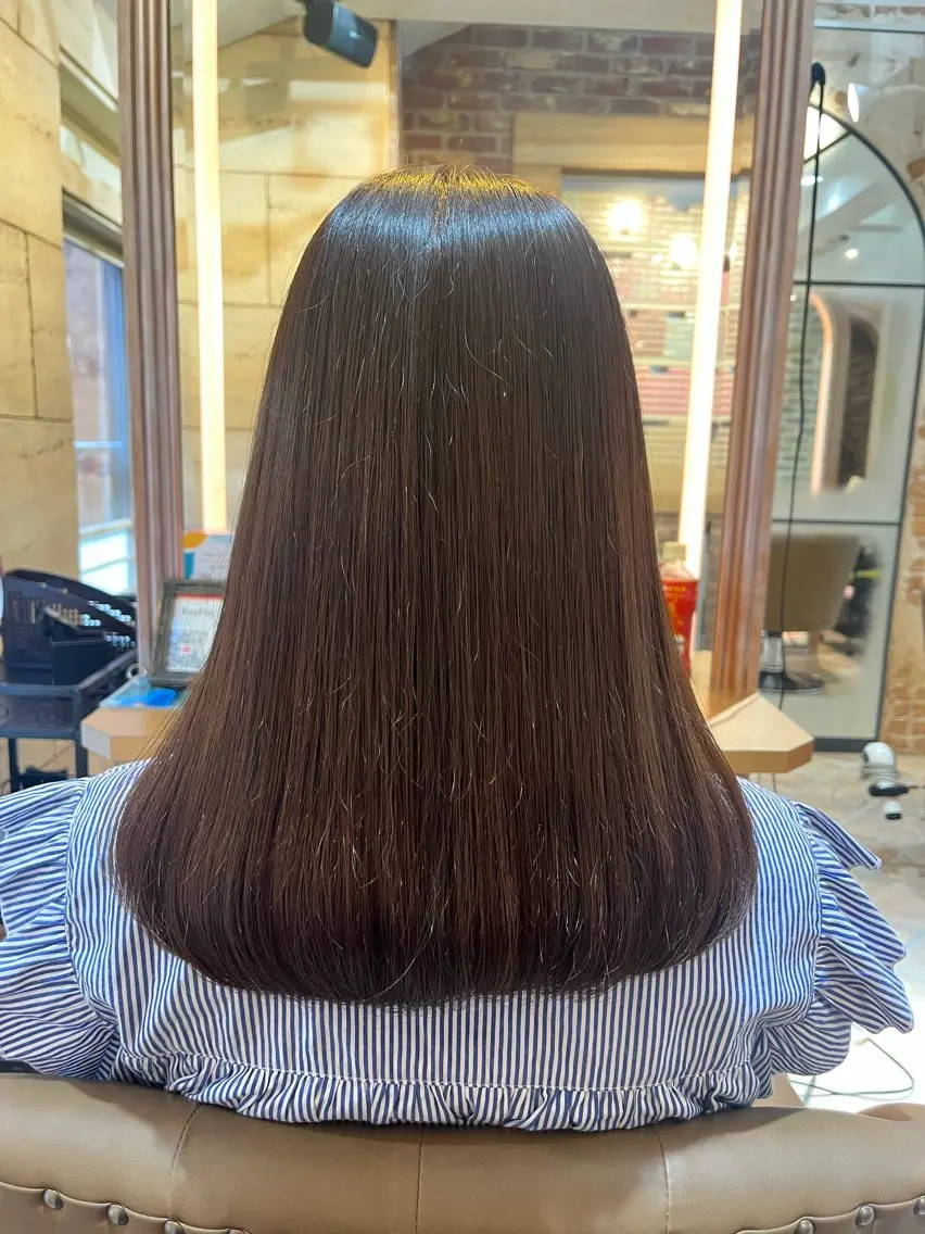 セミロング アッシュ カラーが上手い 辻悠月のヘアスタイル