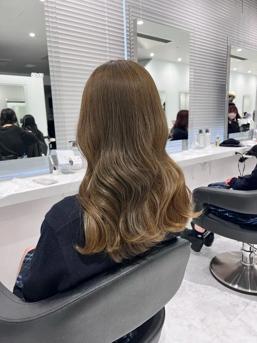 ロング カラー ブラウンカラー ラベンダー💜 グレージュ🩶のヘアスタイル