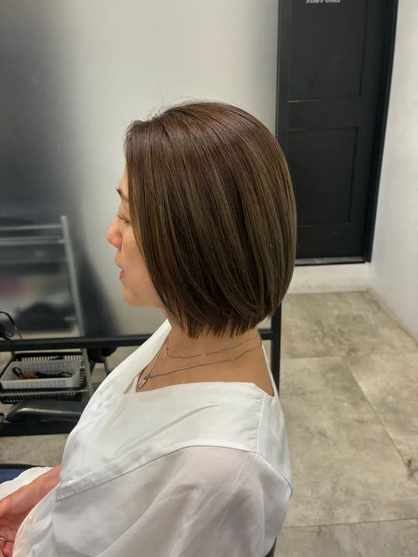 ショート カラー 切りっぱなしボブ ハイライトカラー ボブ ハイライト カット ヘアカラー 池袋 半個室 大人女性ヘアのヘアスタイル