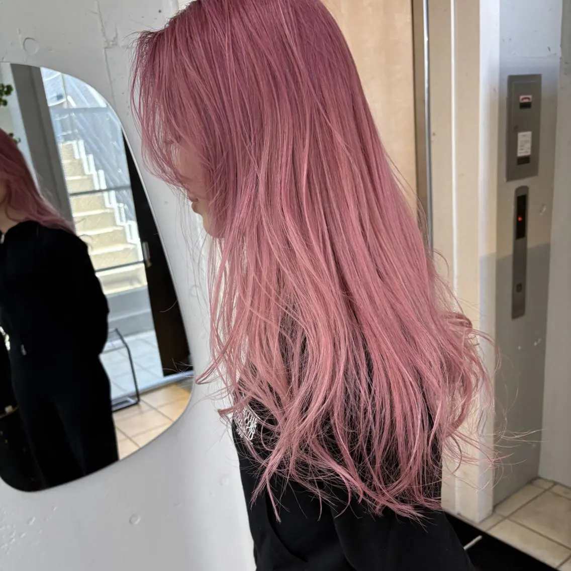 カラー セミロング ブリーチ ケアブリーチ ハイトーンカラー ピンクカラー ハイトーン😺艶 ✨ブリーチ✨透明感のヘアスタイル