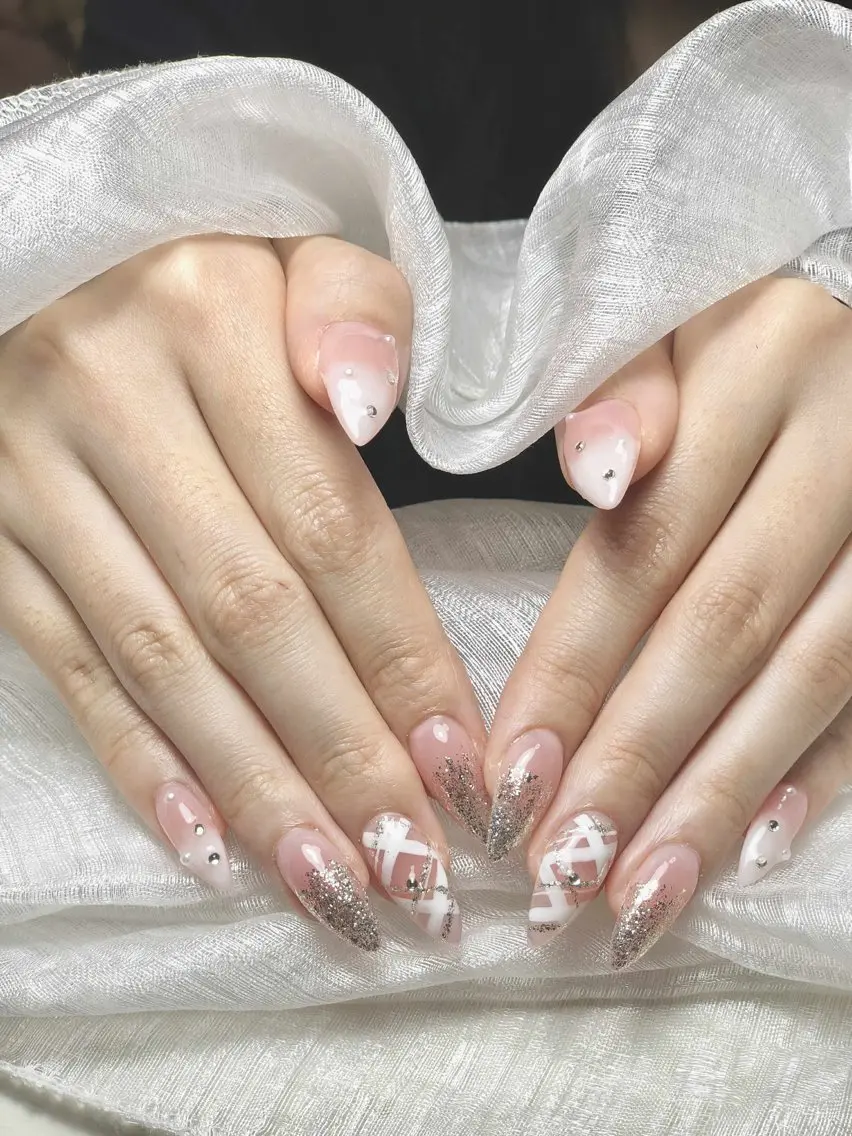 ネイル アートネイル ジェルネイル ニュアンスネイル オフィスネイル シンプルネイル ハンドネイル Nie Nail Shinokuboのネイルデザイン