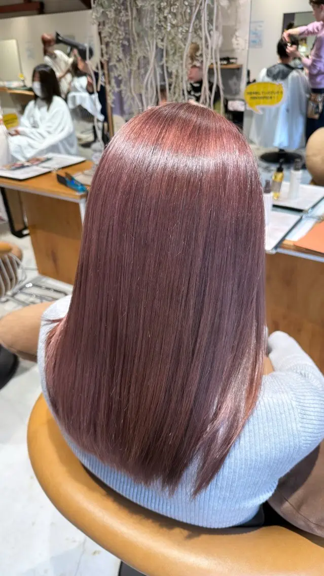 セミロング ヘアカラー トリートメント 井手上 陽菜のヘアスタイル