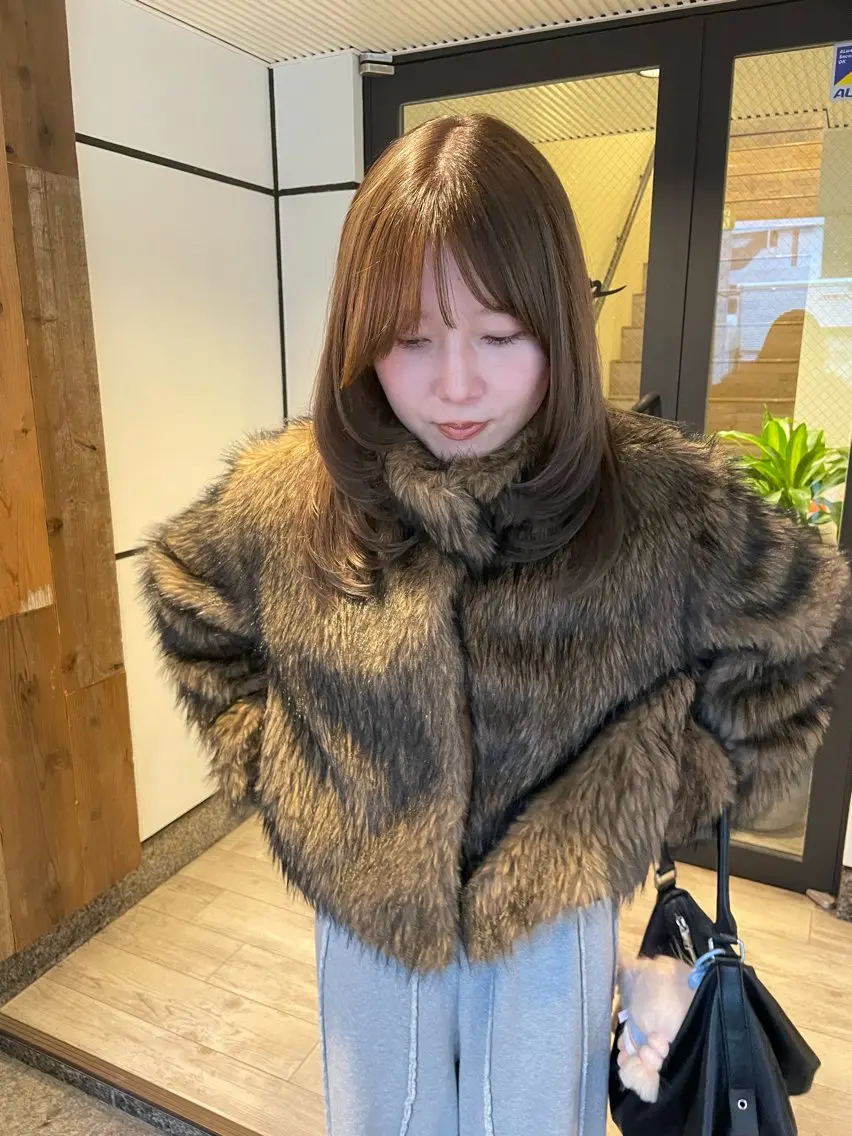 セミロング カラー アッシュ ベージュカラー ダブルカラー カット ヘアカラー 渋谷 留菜のヘアスタイル