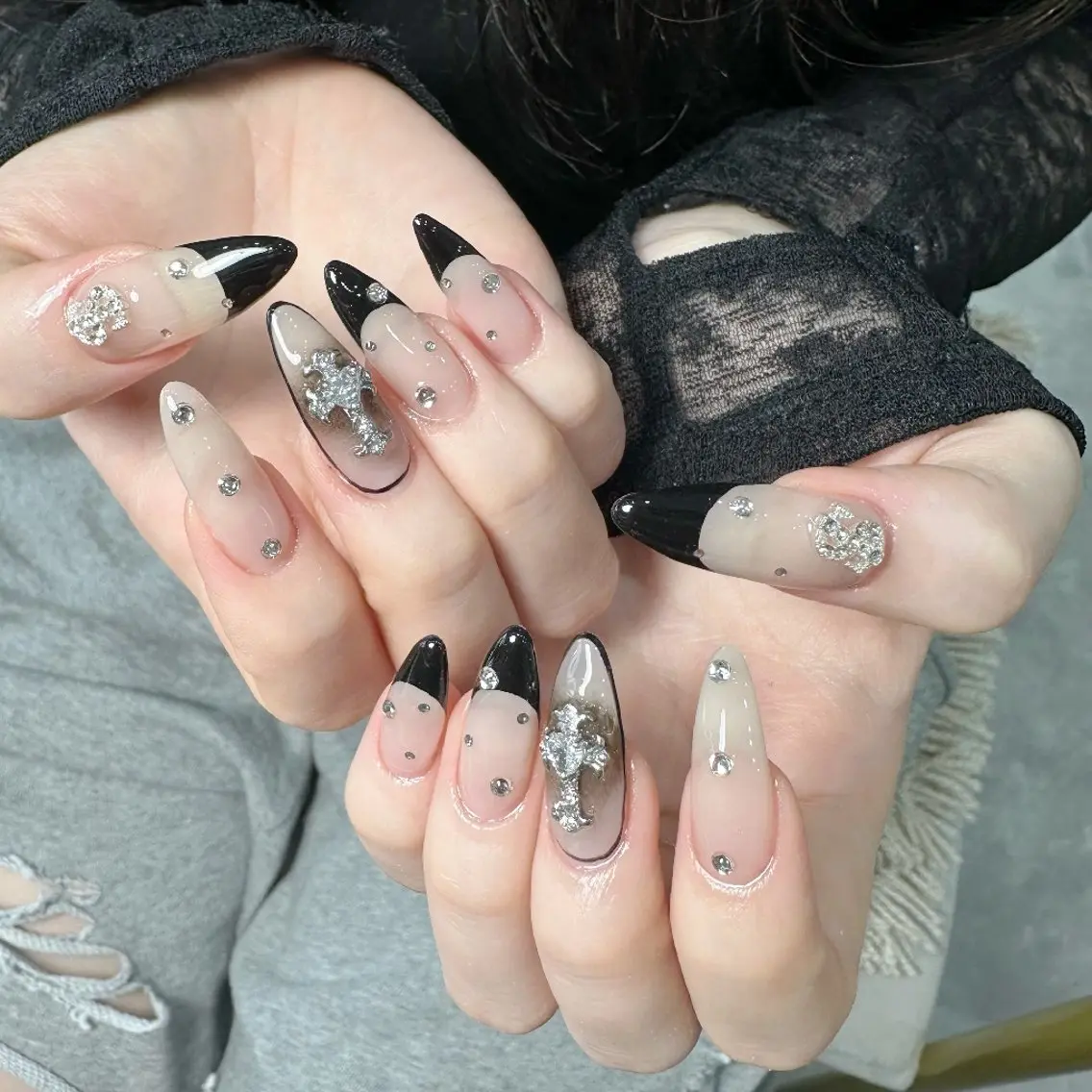 ネイル チークネイル フレンチネイル ジェルネイル ガーリー キラキラネイル ハンドネイル UM Nail Salonのネイルデザイン