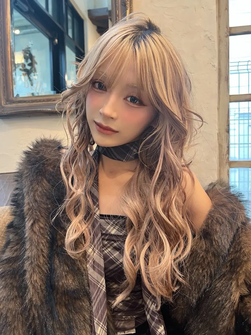 ロング カラー カット ヘアカラー 抜きっぱなしブロンド /ハイトーン/カナタのヘアスタイル