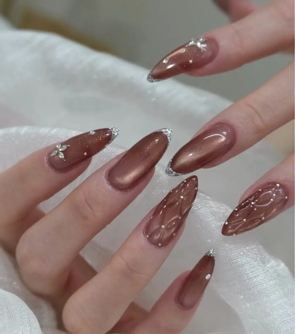 ネイル チークネイル フレンチネイル キラキラネイル 水色 マグネットネイル ハンドネイル Floria nail salonのネイルデザイン