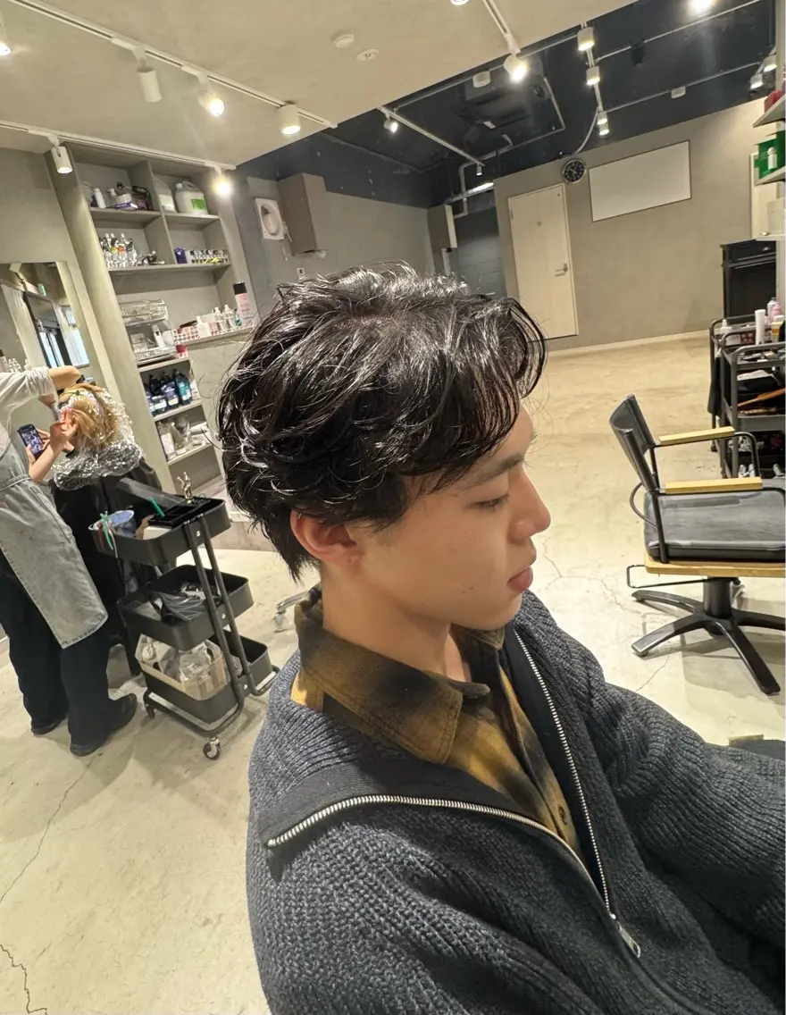 ミディアム パーマ メンズ ミディアムパーマ センターパート メンズパーマ 刈り上げ スパイラルパーマ 森 祥吾のヘアスタイル