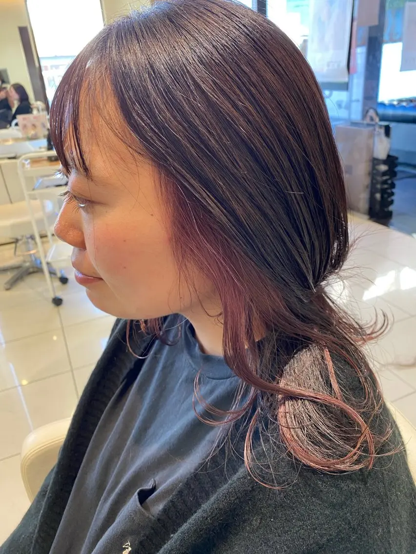 ミディアム カラー ブラウンカラー インナーカラー ピンクカラー ピンクブラウン 内山 歩美のヘアスタイル