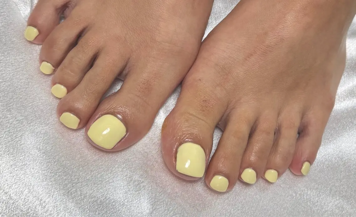 ネイル 黄色 フットネイル BONNIE NAILのネイルデザイン