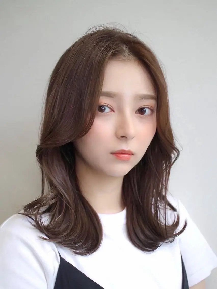 ミディアム くびれヘア 韓国風ヘア レイヤーカット カット ヘアカラー トリートメント 縮毛矯正 ミディアム レイヤー 顔周り金山のヘアスタイル