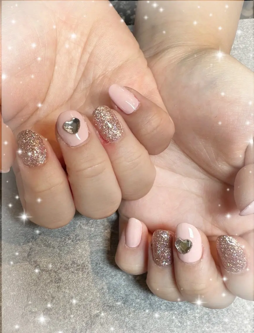 ネイル ハート ラメ(グリッター) ワンカラーネイル ⭐️Chii ⭐️のネイルデザイン