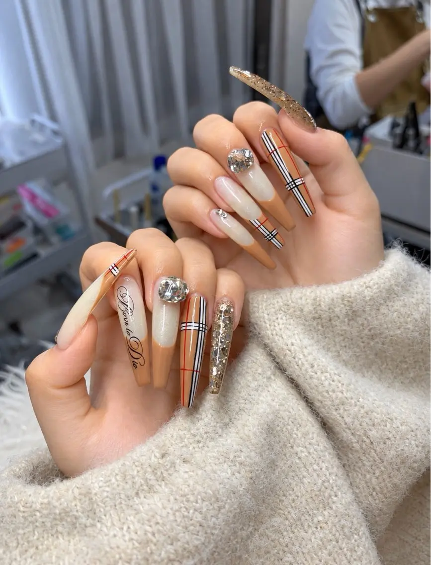 ネイル アートネイル オーロラネイル チークネイル 長さ出し フットネイル ハンドネイル Chan nailsのネイルデザイン