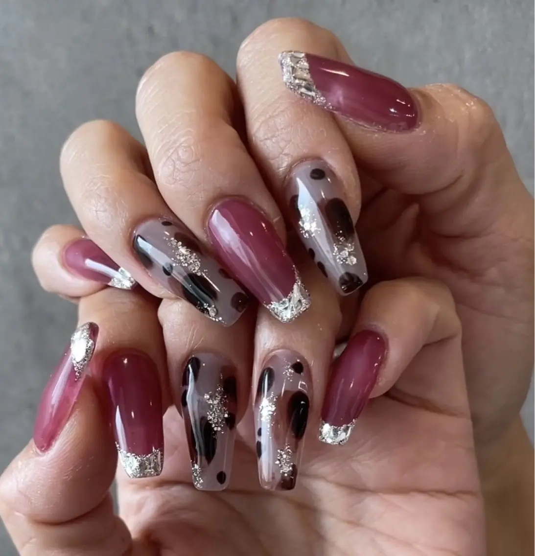 ネイル グラデーション キラキラネイル ワンカラーネイル 冬ネイル Jenn Nail Salonのネイルデザイン
