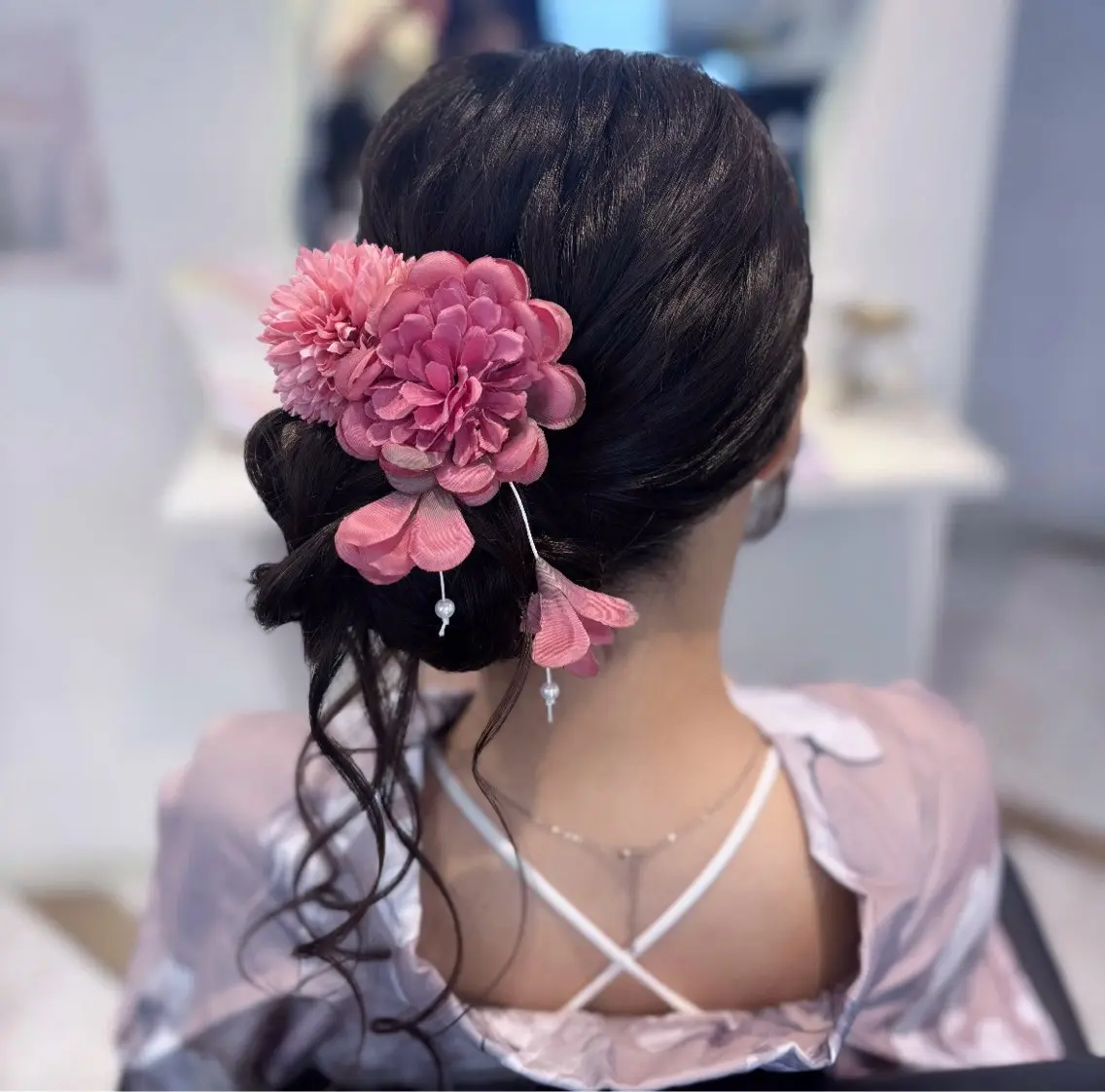 ヘアアレンジ 成人式 お団子ヘア 結婚式・ブライダル 髪飾り ヘアセット 🐣‪かれん🍀/ 上尾/艶髪ワンカラーのヘアスタイル