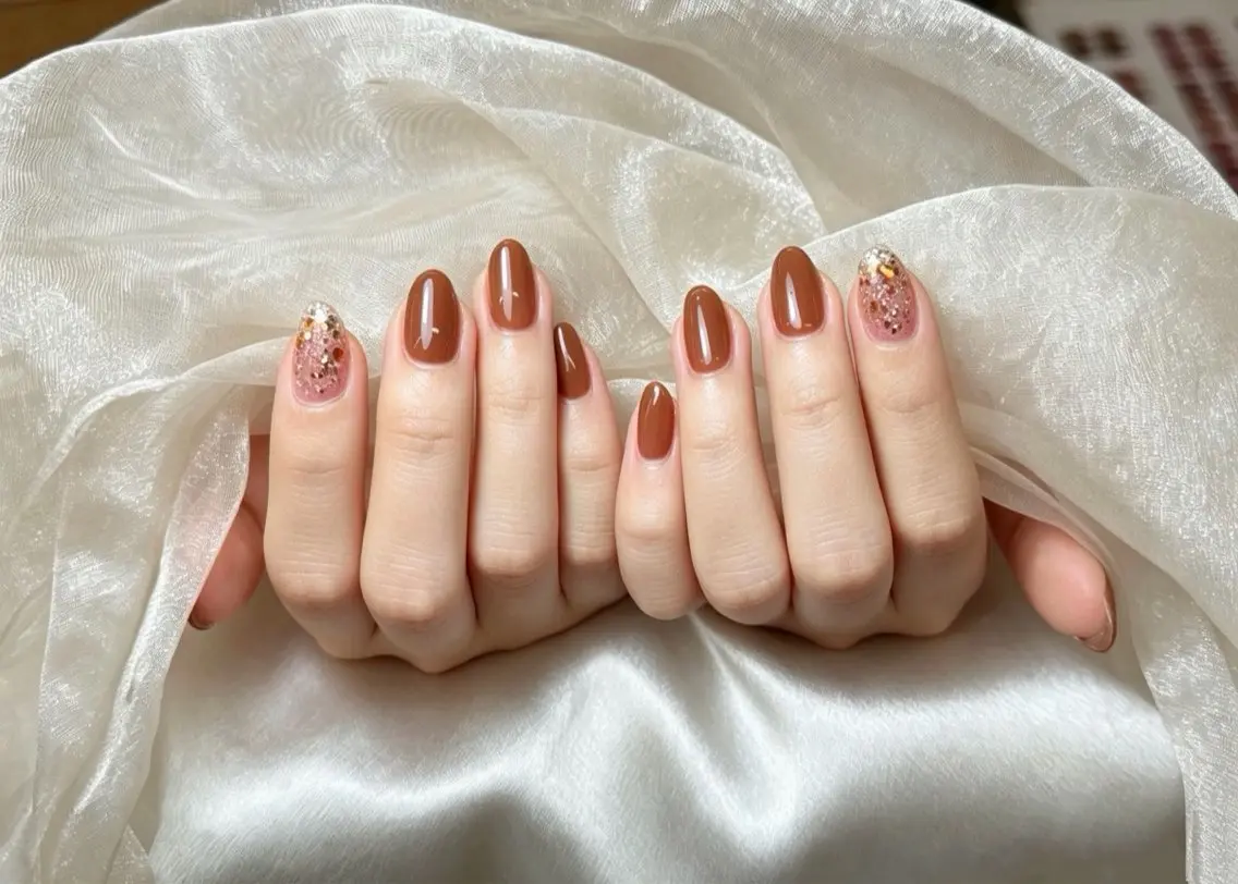 ネイル ブラウン ジェルネイル ゴールド ラメ(グリッター) ワンカラーネイル ハンドネイル Noa Nail ゆえのネイルデザイン