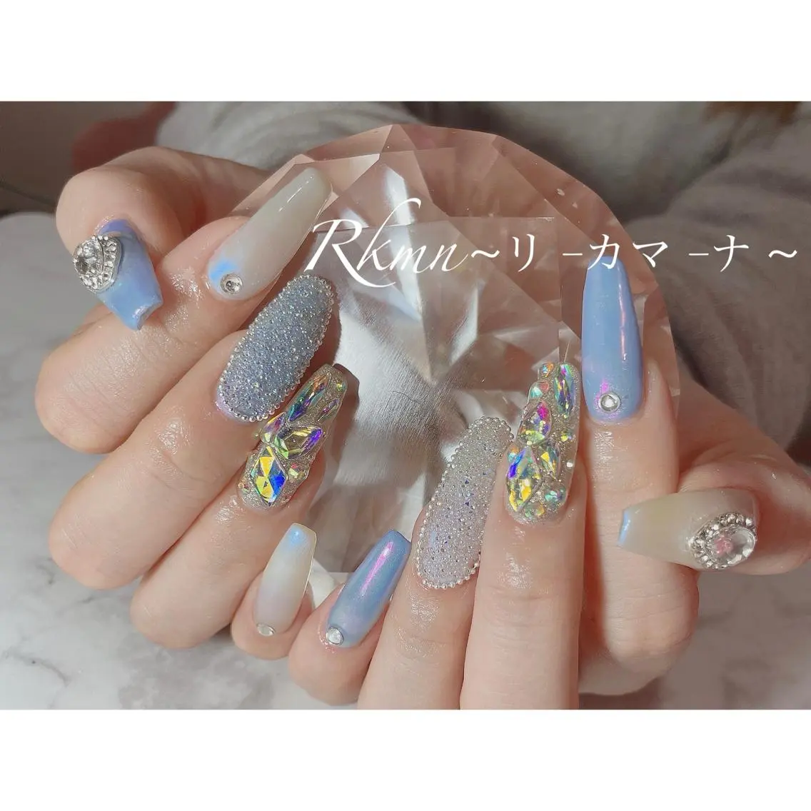ネイル アートネイル オーロラネイル 水色 春ネイル ホワイト ハンドネイル フットネイル ハンドケア Rkmn ~リ-カマ-ナ~のネイルデザイン