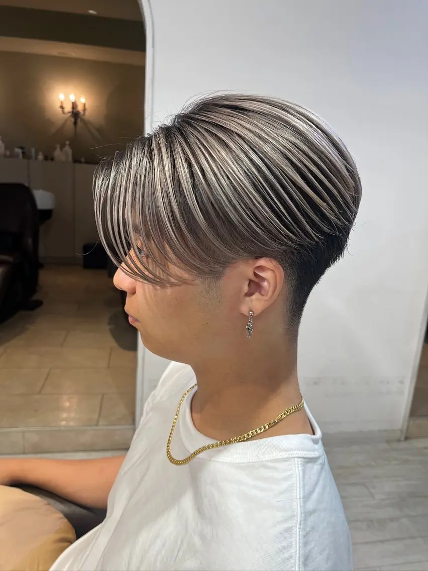 ショート カラー パーマ ヘアアレンジ メンズ メンズバレイヤージュ メンズ韓国風 バレイヤージュ 透明感カラー グレージュ カット ヘアカラー トリートメント レイヤーカット ✨️進藤ひかりのヘアスタイル