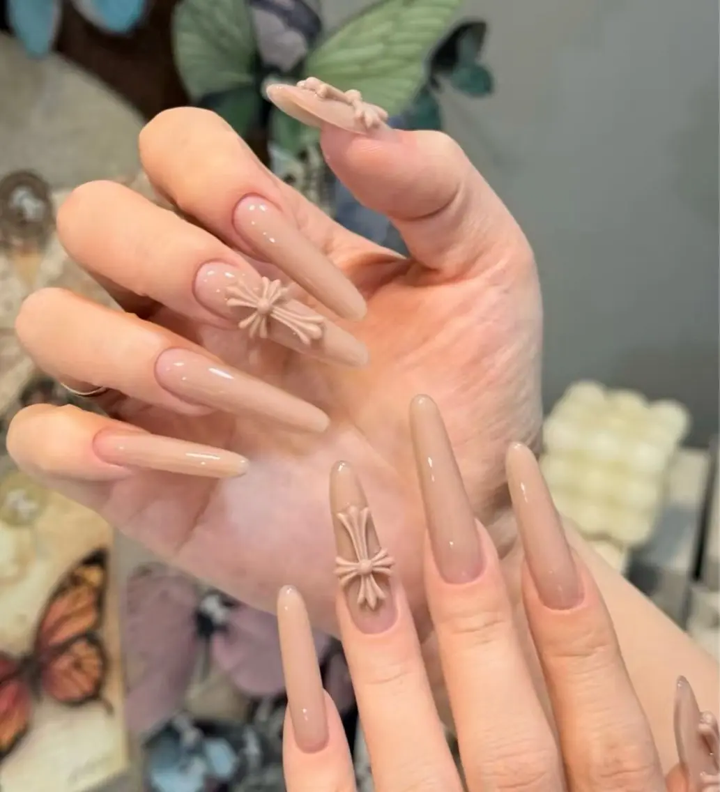 【Hand】オフあり🖤チップ長さだし🖤ワンカラー+大きい立体クロムパーツ4個付きの写真