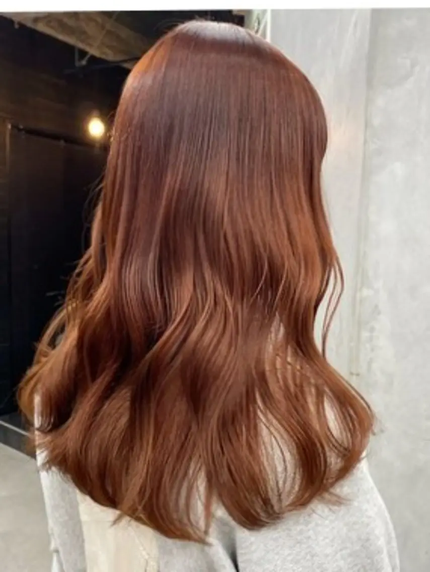 カラー ロング オレンジ 川瀬 夢来のヘアスタイル